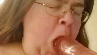 Slut cleaning off dildo