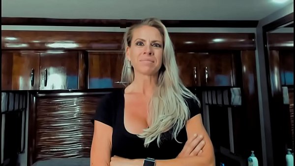 American MILF Trying On Underwear For You…