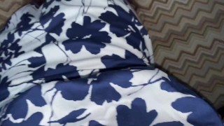 Присунул свой член под юбку